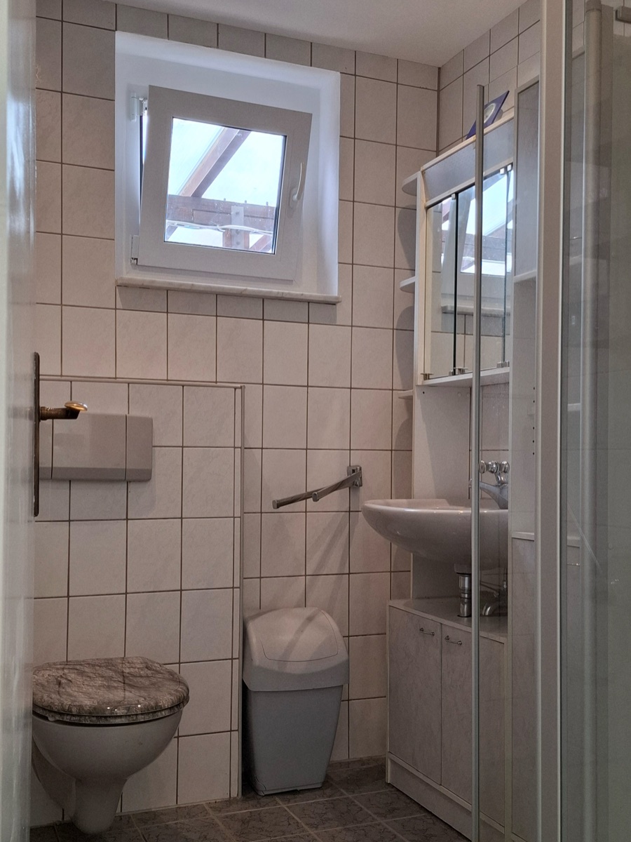 Gepflegtes Flurbad in der Monteurwohnung in Hürth